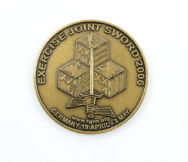 Duits Nederlandse Corps Exercise joint Sword 2006 coin - Germany 19 april - 3 may - diameter  3,5 cm - origineel
