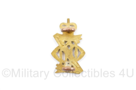 Britse naoorlogse  13th 18th Royal Hussars badge Queens Crown - 3 x 2 cm - origineel