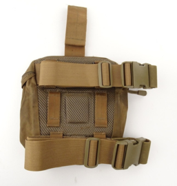 Droppouch coyote tan met 2 beenstraps - voor aan de koppel en om het been - origineel KL