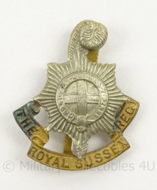 WO2 Britse baret of cap insigne The Royal Sussex Regiment - afmeting 3,5 x 4 cm - origineel