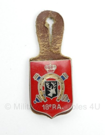 Belgische leger 18A 18de Regiment Artillerie borsthanger - 7 x 3 cm - origineel