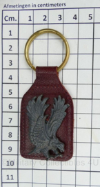 Militaire sleutelhanger met adelaar -  9 x 4 cm - origineel