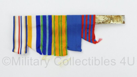 Defensie medaillebalk met 6 medaillelintjes Vredesoperaties HMV3, Dienst officier, Marinemedaille, Vierdaagse, Sport vaardigheidsmedaille en uitzonderlijk optreden  - 13 x 5 cm - origineel