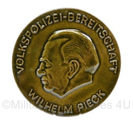 DDR Volkspolizei Bereitschaft Wilhelm Pieck onderscheiding - diameter 8 cm ! - origineel