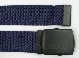 Blauwe broekriem met zwart koppelslot - 135 cm lang - nieuw