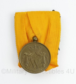 Defensie Koninklijke Marine trouwe dienst medaille in bronze  Wilhelmina - 5,5  x 4 cm - origineel