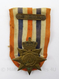 KL Landmacht medaille Ereteken voor Orde en Vrede - mooi opgemaakt met 1946 balk - afmeting 5 x 8 cm - origineel