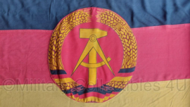 DDR vlag met stok - 70 x 50 cm - vlaggenstok 133 cm lang  - origineel