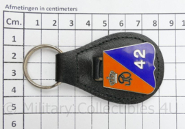 KL borsthanger 42 Tankbataljon regiment Huzaren Prins van Oranje - 8 x 4 cm - origineel