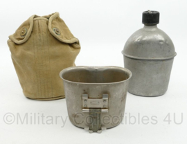 WO2 US Army veldfles set - RVS fles uit 1944, RVS beker uit 1944 en khaki hoes - origineel