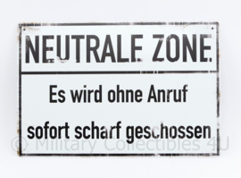 Neutrale Zone. Es wird ohne anruf sofort scharf geschossen  - 30 x 20 cm - nieuw gemaakte metalen plaat