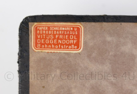 WO2 Duits Wehrmacht leeg foto album met metalen Stahlhelm - 32 x 22,5 x 1,5 cm  - origineel