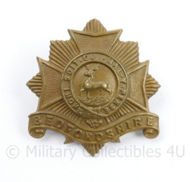 WO2 Britse Cap badge Bedfordshire Regiment - 4,5 x 4,5 cm - origineel