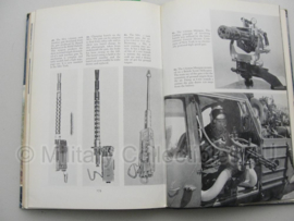 Boek 'Pictorial History of the machine gun' - F.W.A. Hobart
