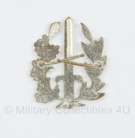 Belgische Politie pet insigne zilverkleurig - 3,5 x 3 cm - origineel