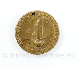 Coin Amsterdam aanmoedigings zeilwedstrijden bemanning 1954 - diameter  2 cm - origineel