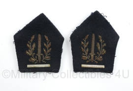 Belgische Politie luxe kraagspiegels PAAR Adjunct Commissaris  - metaaldraad - 7 x 6,5 cm - origineel