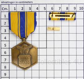 USAF US Air Force Military Merit medaille in originele case met beide batons - 11 x 2,5 x 12,5 cm - origineel