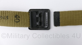 US manschaps Broekriem / trouser belt M1937 gestempeld US JQMD 1945 - maat 90, 95 of 100  cm. - origineel 1945
