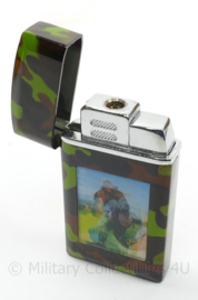 Camo aansteker met lenticulaire afbeelding - 6½ x 3½ cm