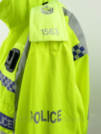 Britse Politie lightweight jacket High Visability met portofoon houders - nieuw met epauletten en met nr van agent - Large Regular - origineel