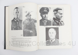Naslagwerk Uniforms Organization and History of the Panzertruppe - 28,5 x 22,5 x 3 cm