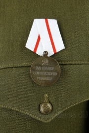 WO2 Soviet kleding set Sergeant Majoor met medaille - maat Medium - gedragen - origineel naoorlogs