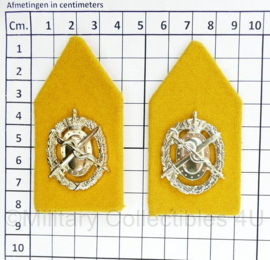 Defensie DT2000 kraagspiegel paar Geneeskundige dienst op geel - 8 x 4 cm - origineel