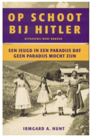 Boek Op schoot bij Hitler een jeugd in een paradijs dat geen paradijs mocht zijn