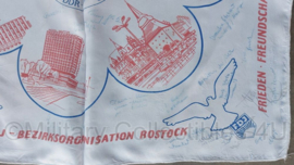 DDR 35 Jahre DDR FDJ Bezirks Rostock sjaal - getekend door groepsleden - 66 x 66 cm - origineel