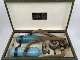 Russische zuurstoffles set in een koffer - origineel