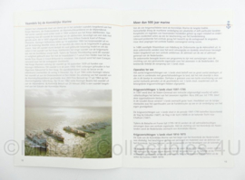 Uitreiking Vaandel Eskader en indienststelling Hr.Ms. De Zeven Provinciën 26 april 2002 - met parkeerkaart en uitnodiging 21 x 14,5 cm