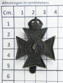 WO2 Britse cap badge Buckinghamshire Battalion - Kings Crown  - 5 x 4  cm - origineel