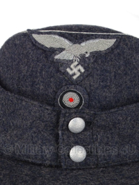 Duitse M43 pet Luftwaffe  officier graublau / BLAUW - MET insignes  - meerdere maten - replica
