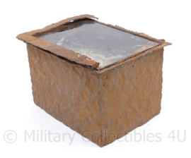 WO2 Duits bodemvondst kijkglas uit een panzer Kogelwerend  - zeer zwaar uitgevoerd  - 14,5 x 9,5 x 9,5 cm - origineel