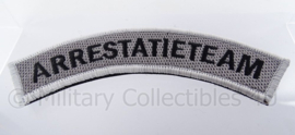 Nederlandse Politie Arrestatieteam straatnaam embleem - met klittenband - 15 x 5 cm
