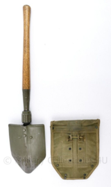 Wo2 US M1943 klapschep uit 1944, met hoes uit 1944 - 55 x 19 x 2,5 cm - origineel