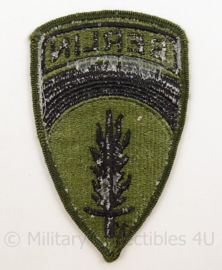 US Army embleem SHAEF Berlin eenheid - groen - net naoorlogs - subdued cut edge - afmeting 6 x 10,5 cm - origineel