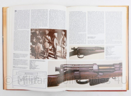 Naslagwerk 216 pagina's ! Vuurwapens Geïllustreerde versie van de 19de eeuw editie  Majoor F Myatt, MC-cm