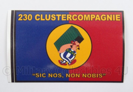 KL Landmacht sticker 230 Clustercompagnie - sic nos, non nobis - afmeting 7 x 11 cm - origineel