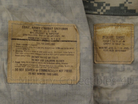 US Army ACU camo jas - "Bray" -  met insignes "leadership excellence" -  Medium short - Origineel