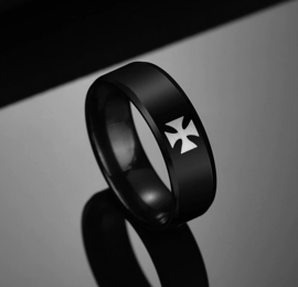 Moderne zwarte ring met Duits Kruis - size 9 of 10