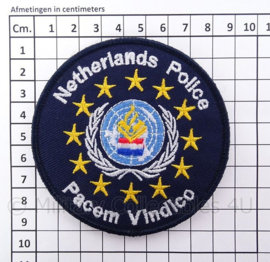 Nederlandse Politie Internationale VN/UN missie "Pecem Vindico" embleem -  met klittenband - diameter 9 cm