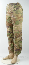 US Army Team Soldier Trouser Army Combat uniform Unisex Flame Resistant Multicam - maat Small-Short - gedragen - origineel