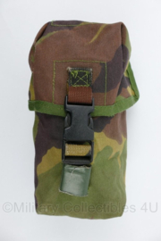 KL Nederlandse leger MOLLE Opbouwtas patroonmagazijn Diemaco Woodland camo met standaard sluiting - 10 x 8 x 19 cm - gebruikt - origineel