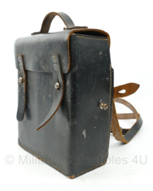 WO2 Duits DRK Deutsches Rotes Kreuz Sanitäter tas zwart leder - 18 x 8 x 22 cm - replica