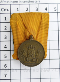 Defensie trouwe dienst voor 12 jaar trouwe dienst medaille uit periode  Koningin Juliana - origineel