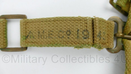 WO2 Britse webbing koppel met koppelstukken - 90 x 5,5 cm - origineel