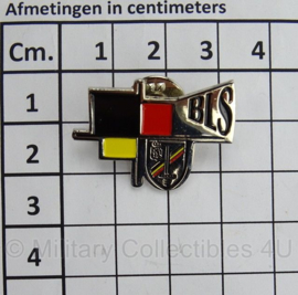 Duitse speld met afkorting BLS op de voorkant - afmeting 3 x 2,5 cm - origineel