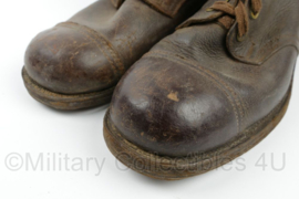 WO2 Zweedse leger schoenen met een lederen zool 1943 - WO2 Canadees model - maat 44 - gedragen - origineel
